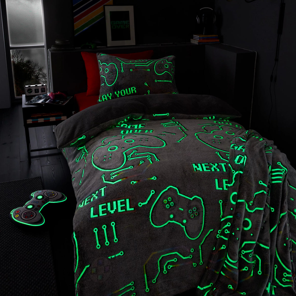 Catherine Lansfield Game Over Glow in the Dark Fleece Duvet Set in Black