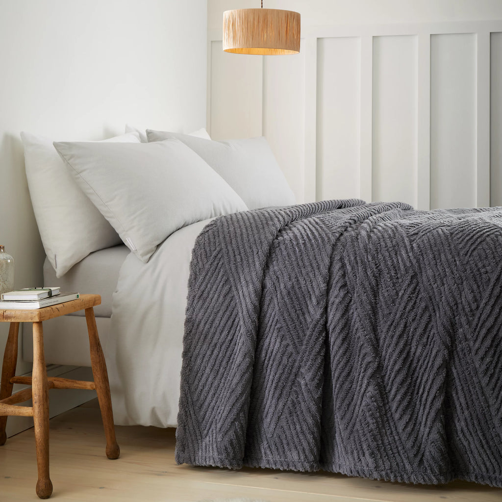 Catherine Lansfield Heat Buddy Cosy Super Thermal 220x230cm Blanket Bedspread Charcoal Grey