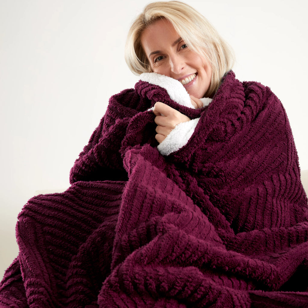 Catherine Lansfield Heat Buddy Cosy Super Thermal 220x230cm Blanket Bedspread Plum