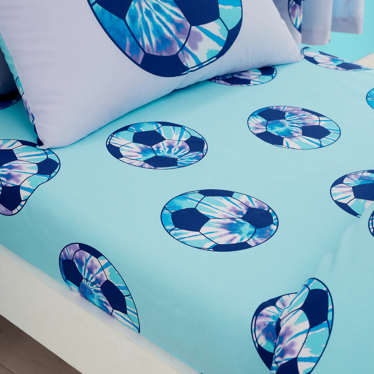 Catherine Lansfield Kids Tie Dye Football Fitted Sheet in Blue