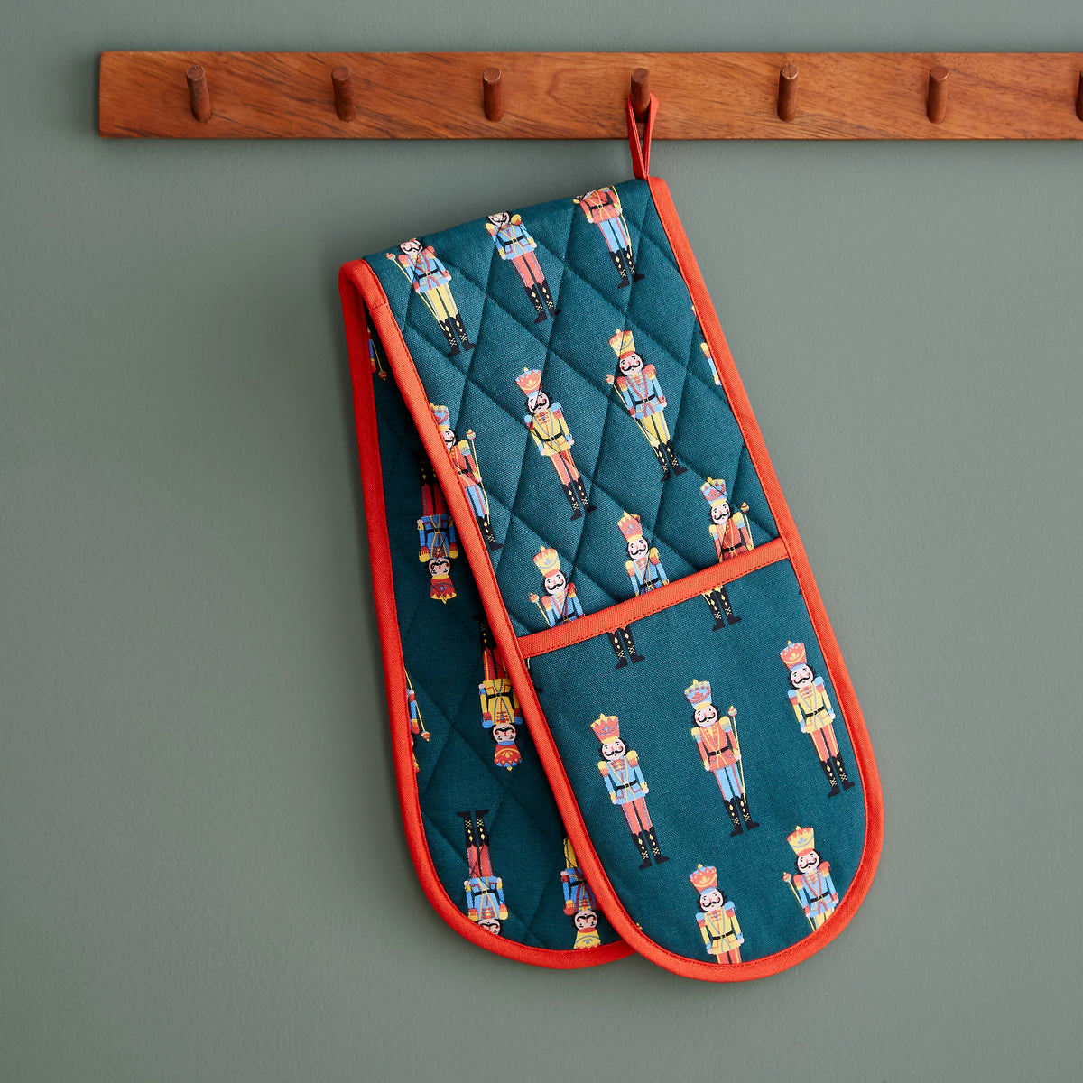 Catherine Lansfield Christmas Nutcracker Cotton Double Oven Glove in Green