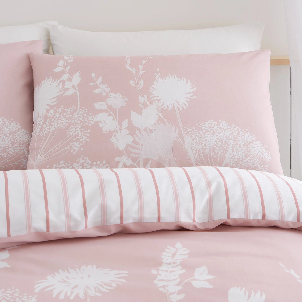 Catherine Lansfield Blush Pink Meadowsweet Floral Reversible Duvet Cover Set