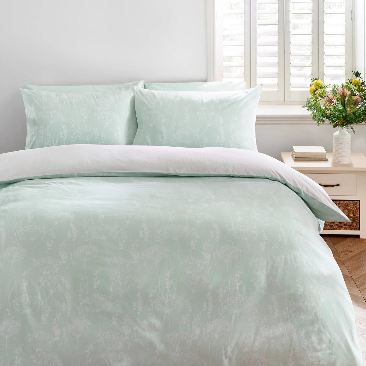 Catherine Lansfield Bright Meadowsweet Floral Reversible Duvet Cover Set