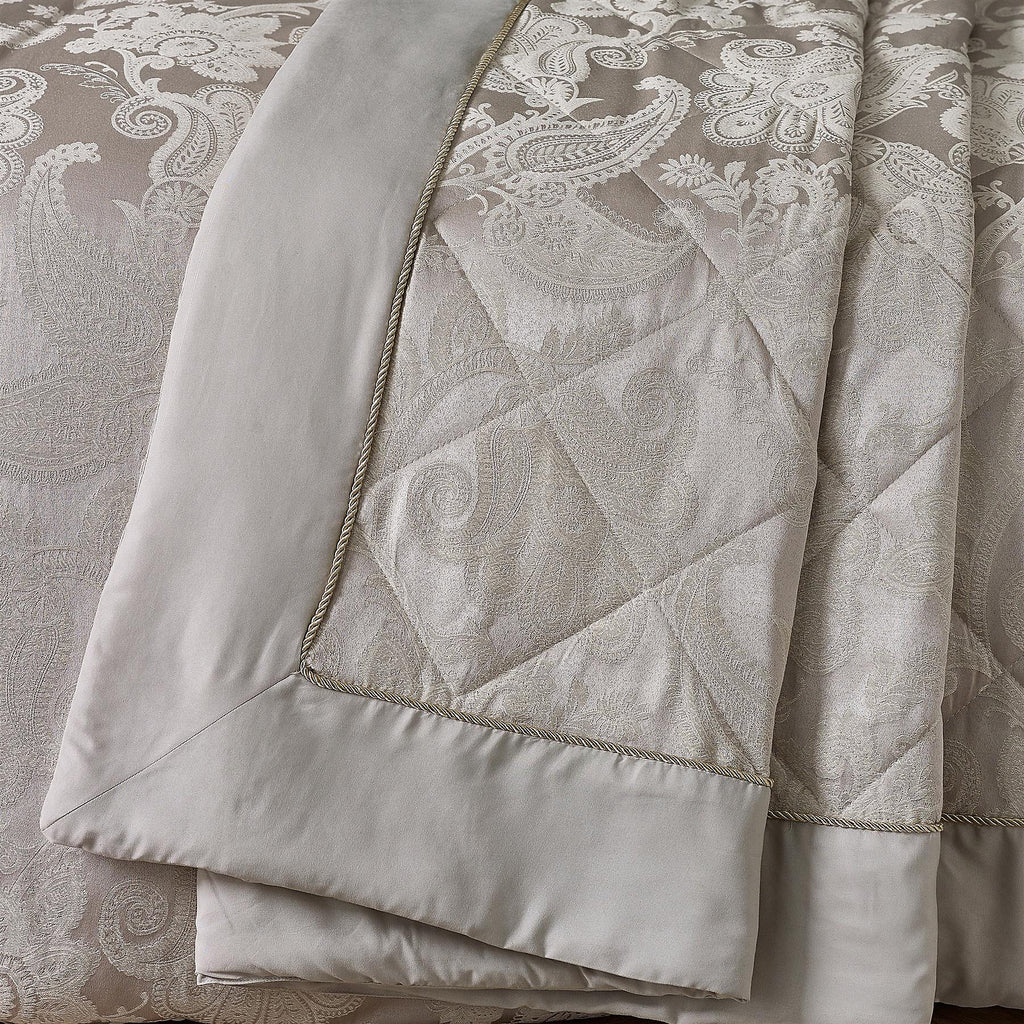 Catherine Lansfield Opulent Jacquard Quilted 260x240cm Bedspread Champagne