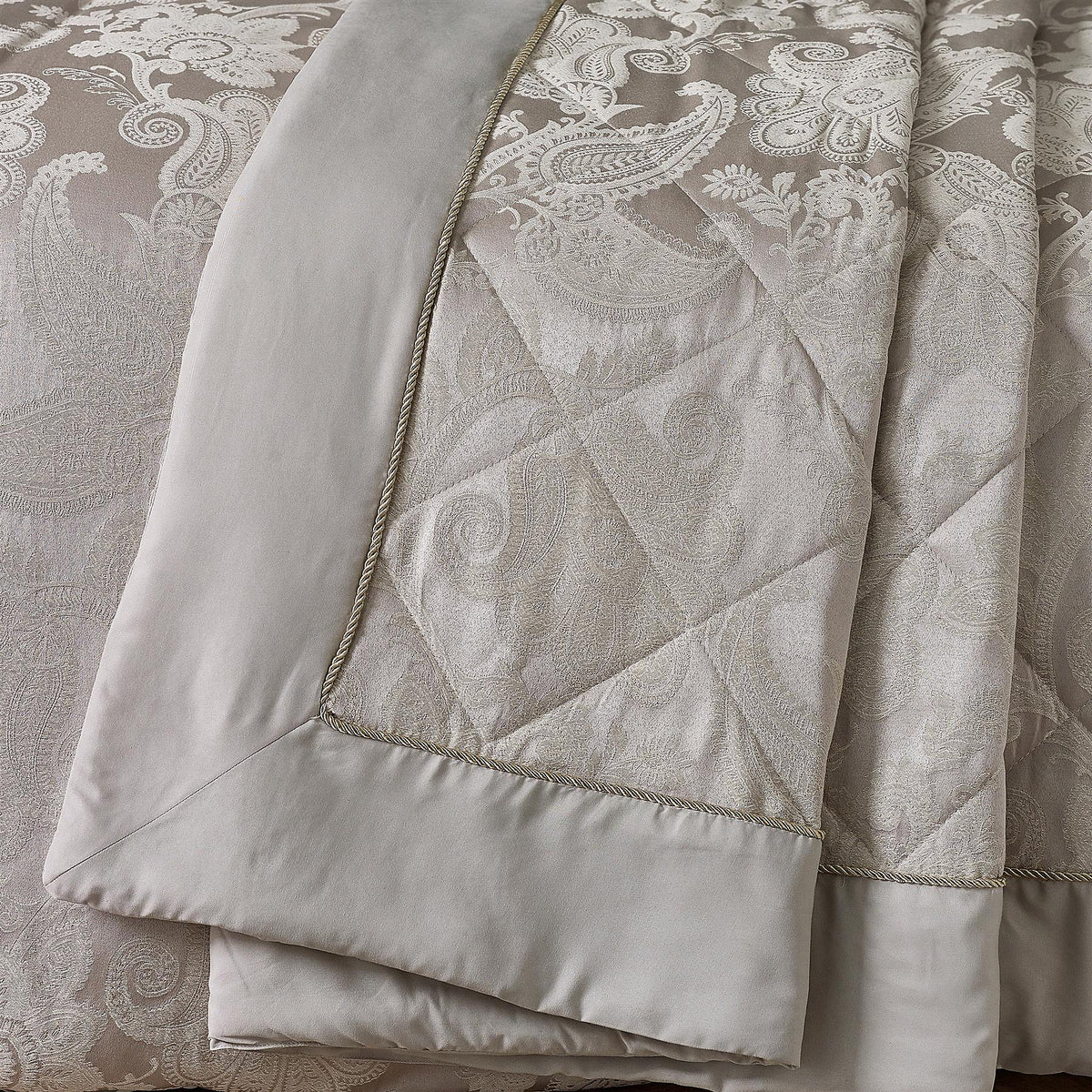 Catherine Lansfield Opulent Jacquard Quilted 260x240cm Bedspread Champagne