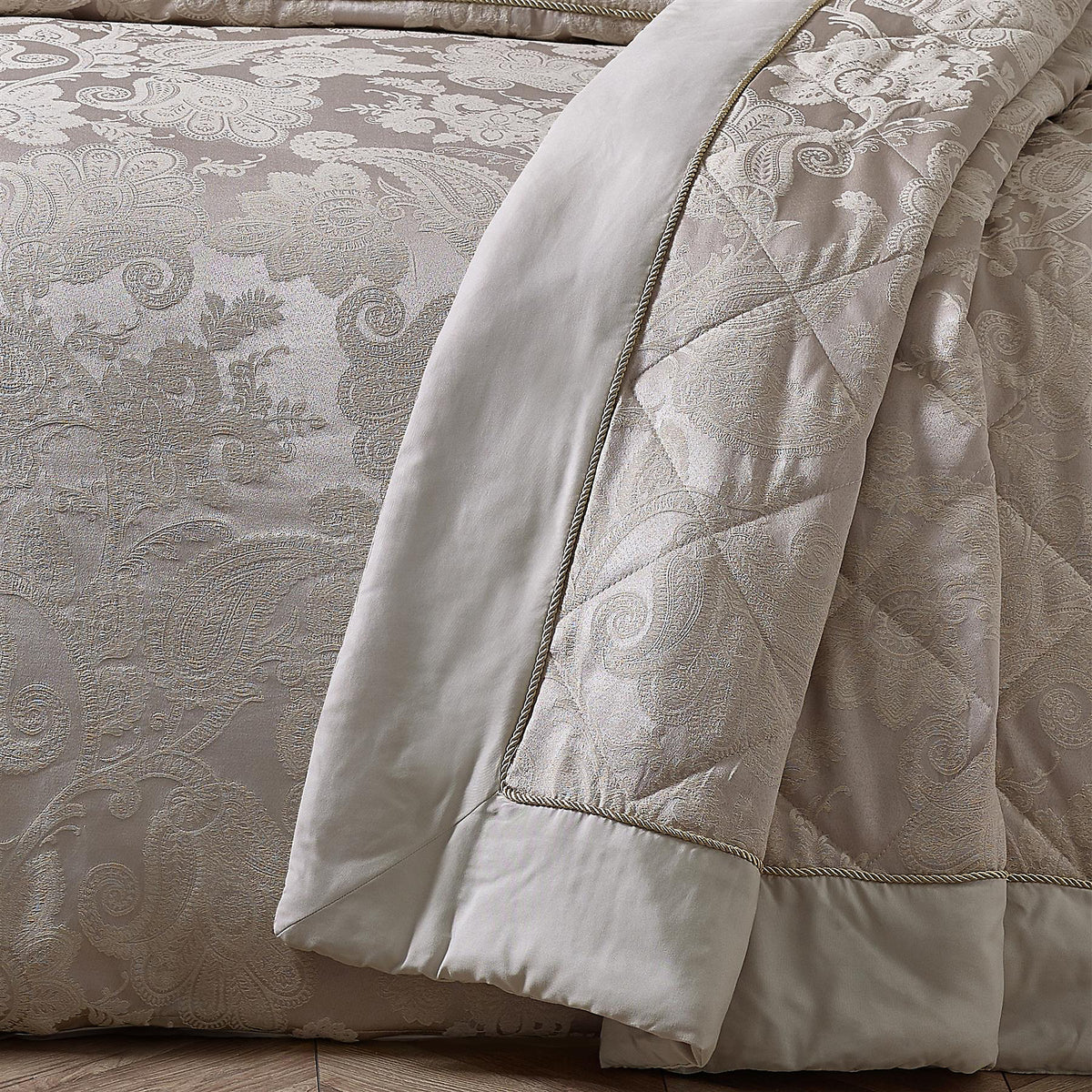 Catherine Lansfield Opulent Jacquard Quilted 260x240cm Bedspread Champagne