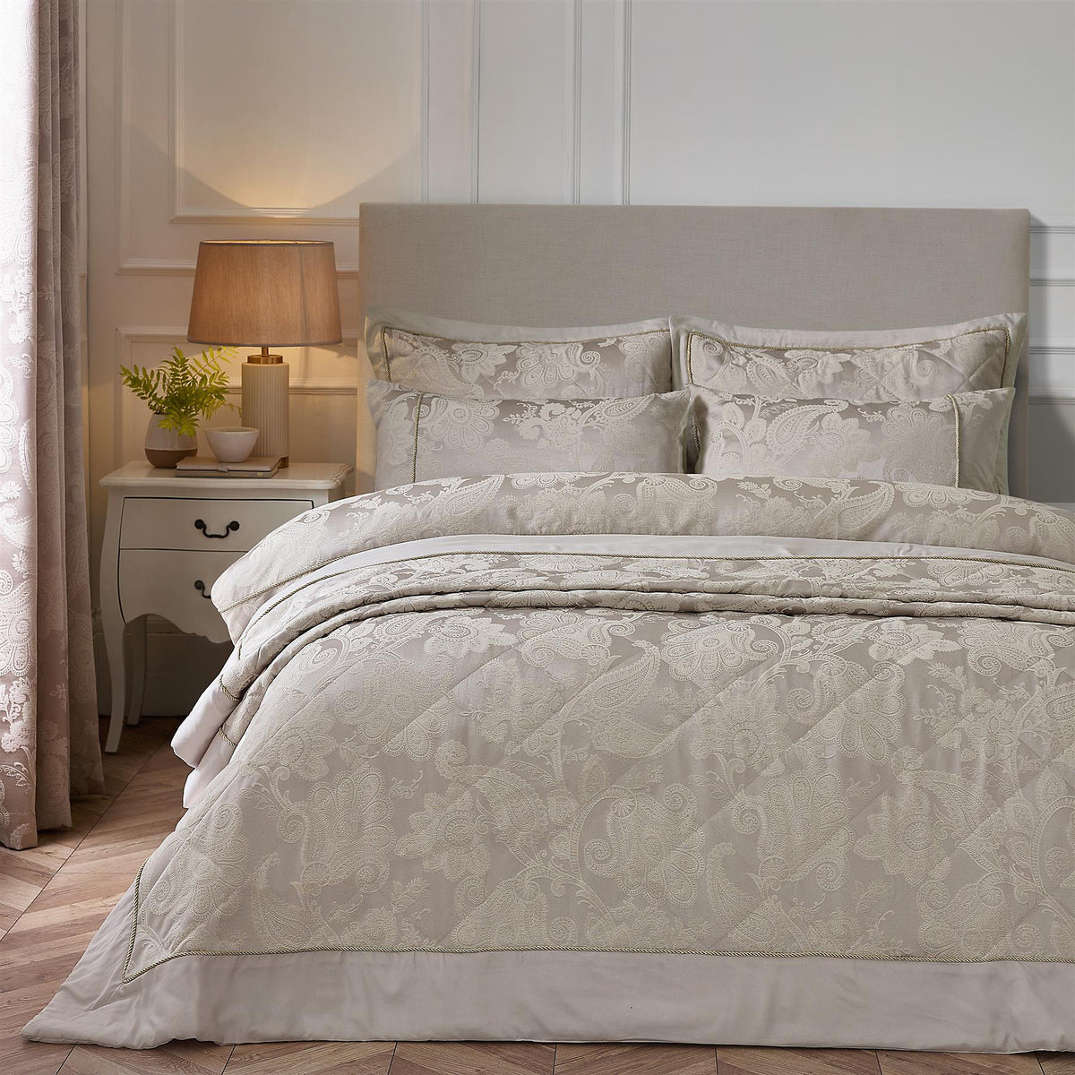 Catherine Lansfield Opulent Jacquard Quilted 260x240cm Bedspread Champagne