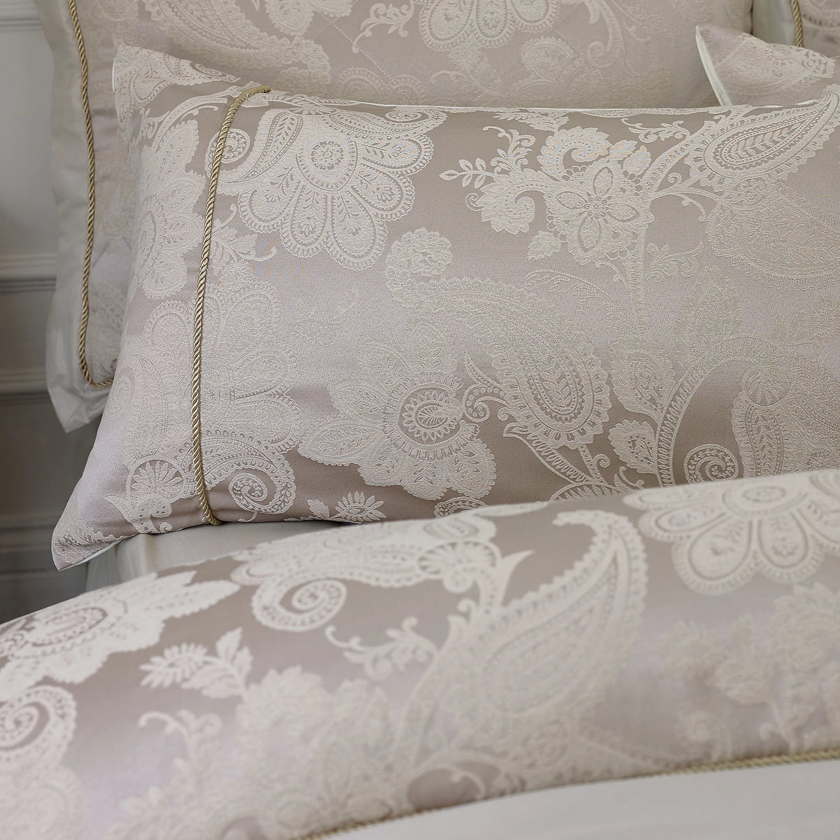 Catherine Lansfield Opulent Jacquard Duvet Cover Set Champagne Gold