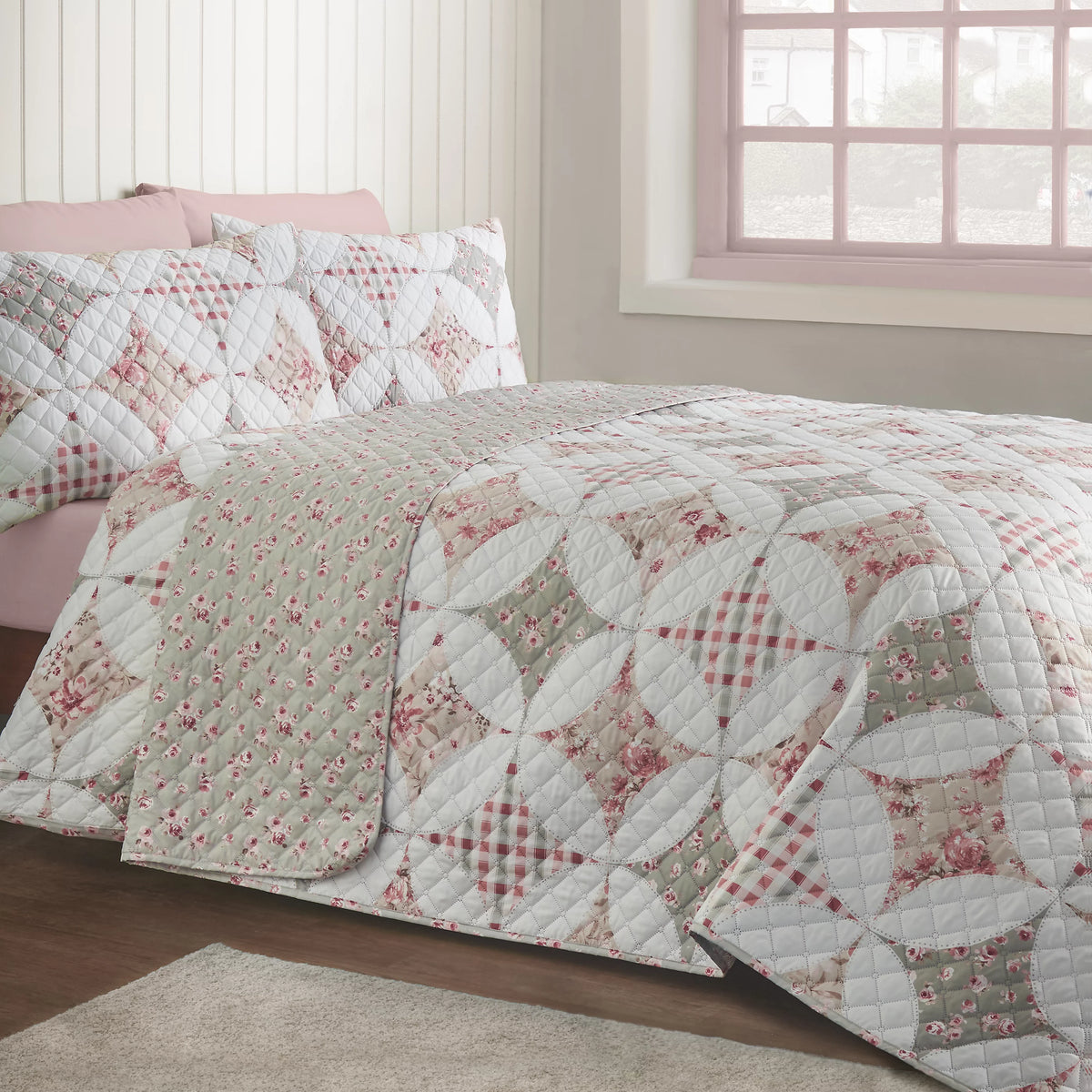 Catherine Lansfield Green Pinsonic Patchwork Quilted 220x230cm Bedspread