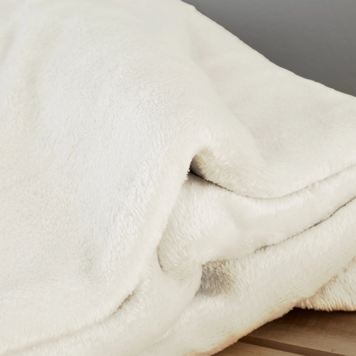 Catherine Lansfield Cream Raschel Soft Velvet Touch