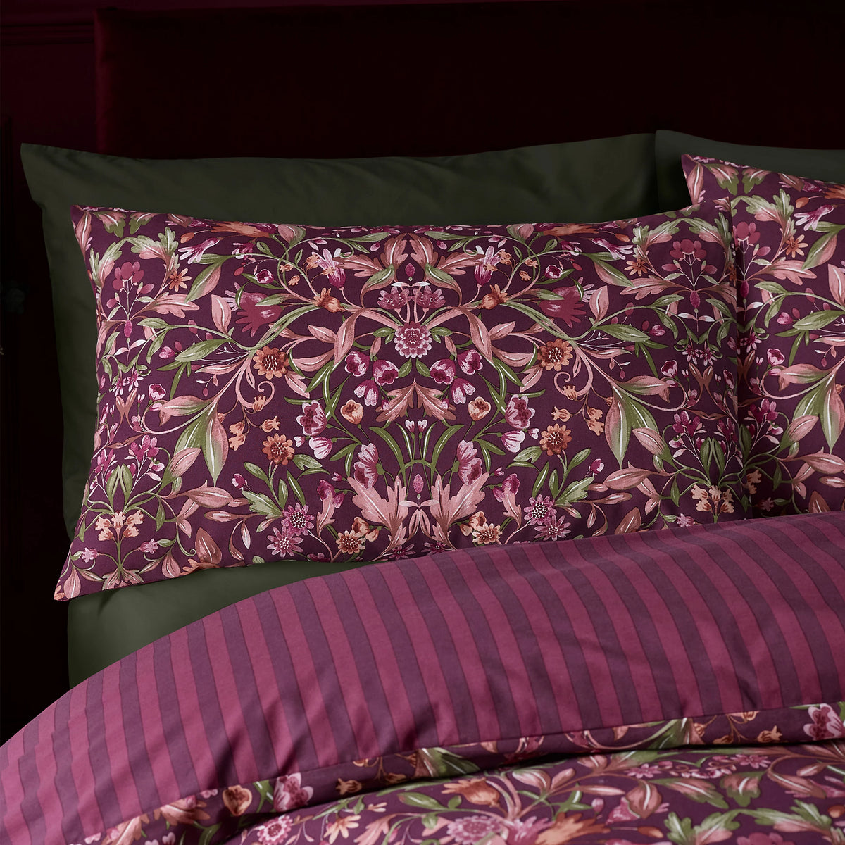 Catherine Lansfield Plum Richmond Floral Reversible Duvet Cover Set