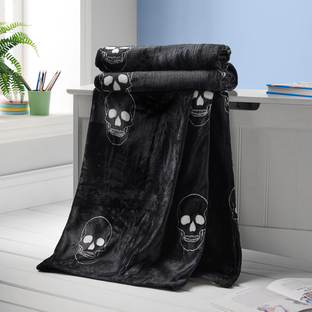 Catherine Lansfield Skulls Cosy Fleece Blanket Throw in Grey 130 x 170cm