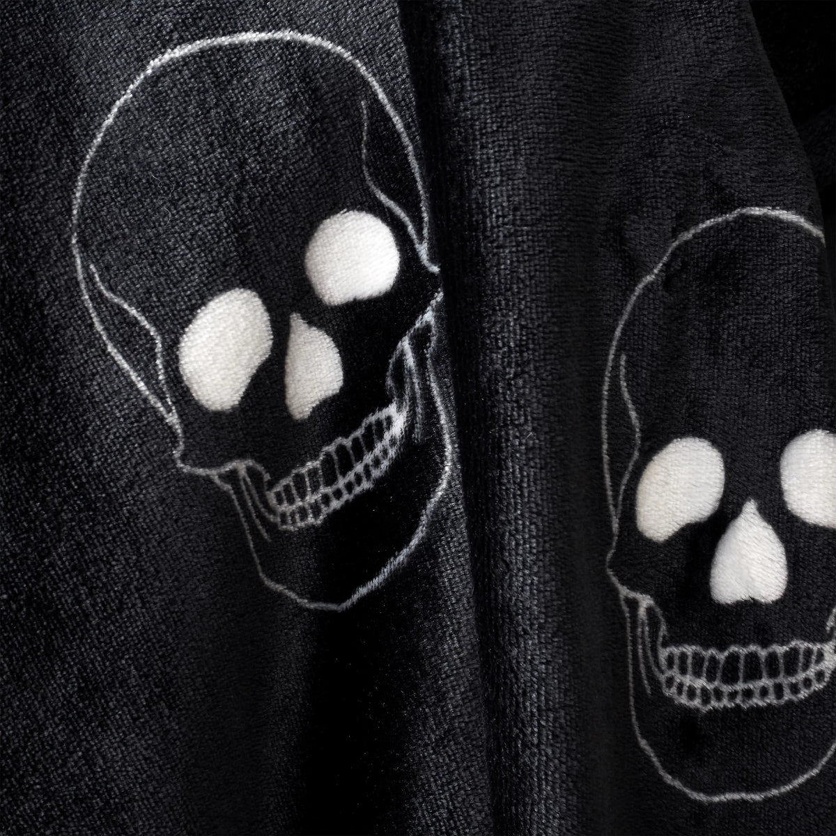 Catherine Lansfield Skulls Cosy Fleece Blanket Throw in Grey 130 x 170cm