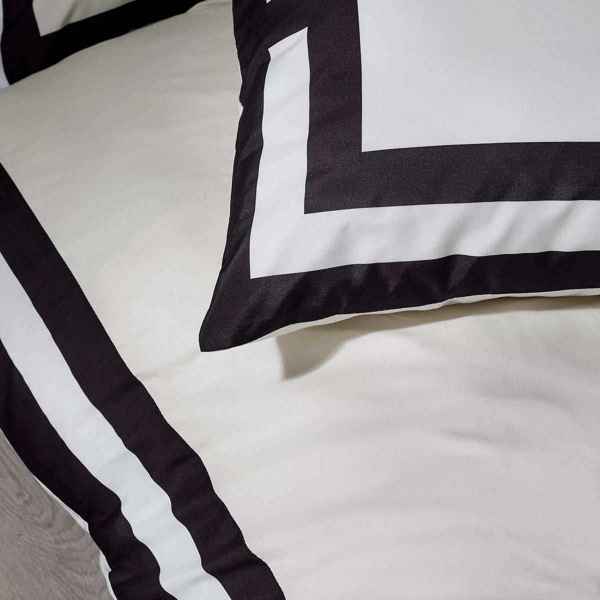 Catherine Lansfield Cream Black So Soft Mono Panel Duvet Cover Set
