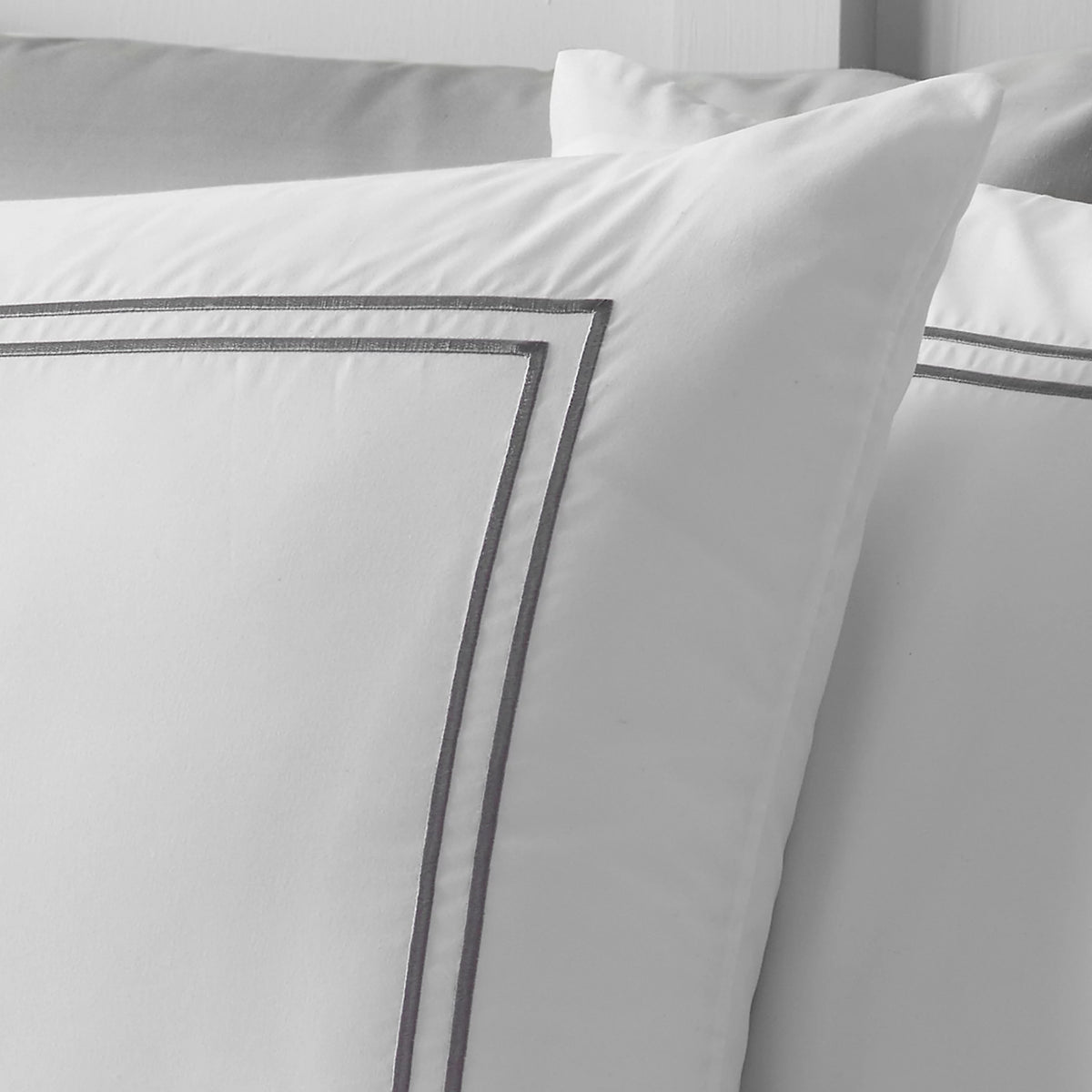 Catherine Lansfield So Soft Mono Satin Stitch Duvet Cover Set White / Silver