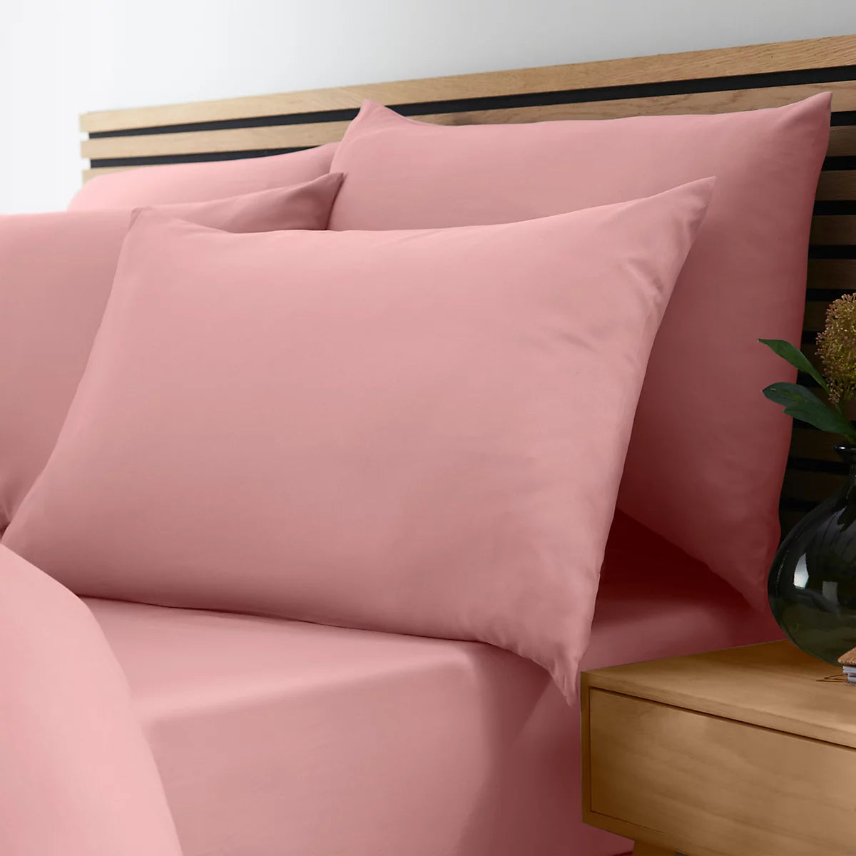 Catherine Lansfield So Soft Non-Iron Fitted Sheet in Coral