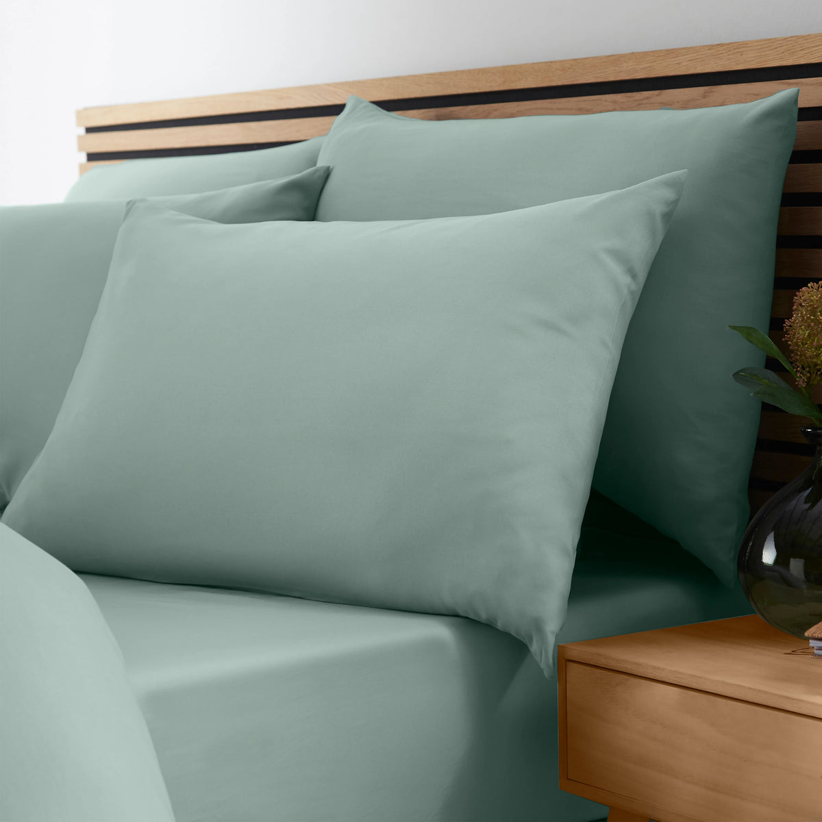 Catherine Lansfield So Soft Non-Iron Fitted Sheet in Green