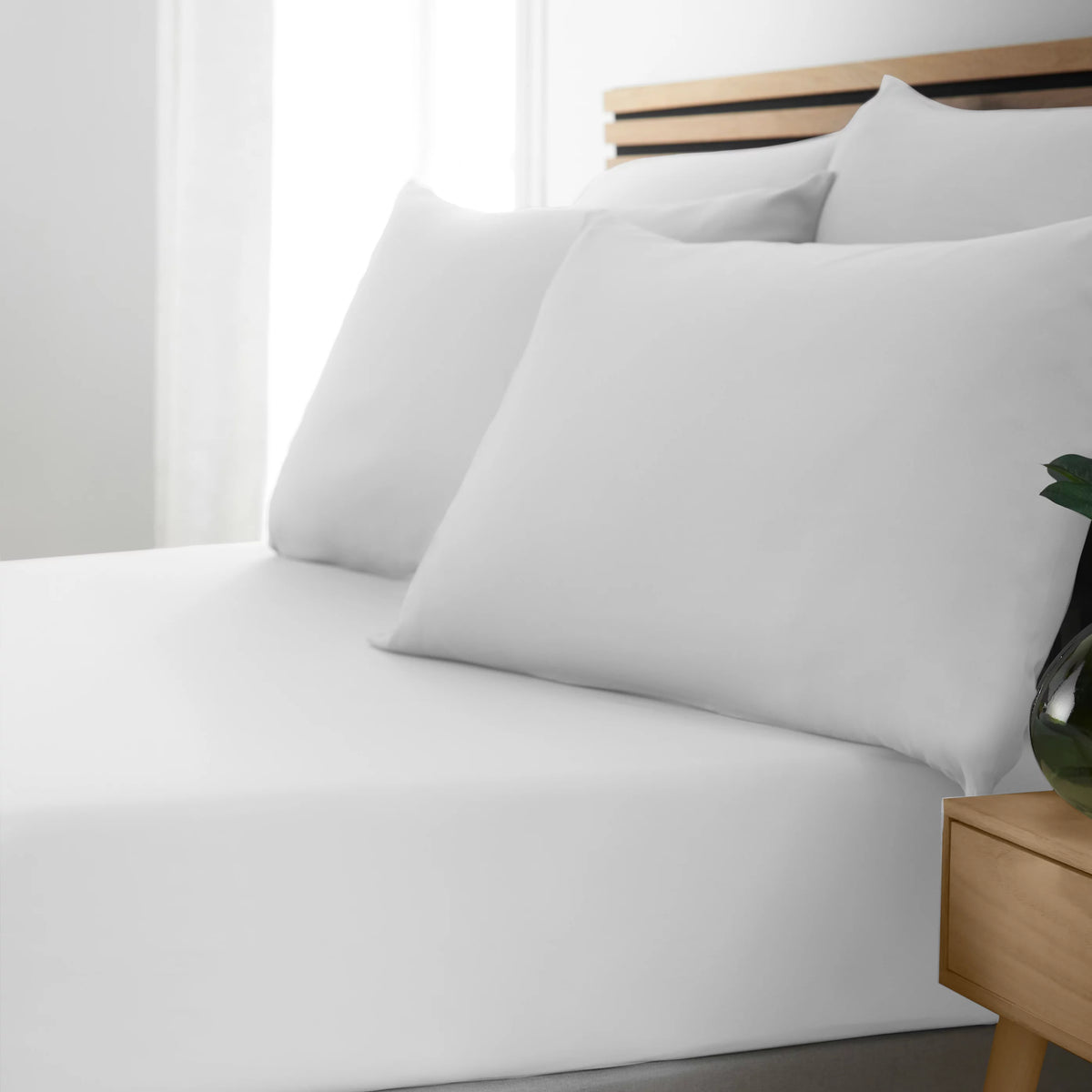 Catherine Lansfield So Soft Non-Iron Fitted Sheet White