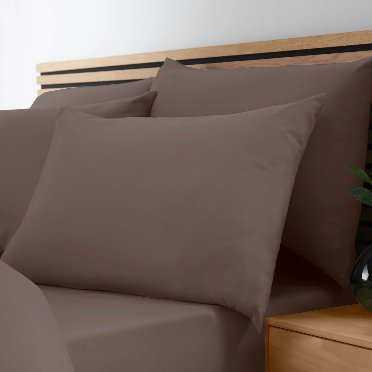 Catherine Lansfield So Soft Non-Iron Standard Pack of 4 Pillowcases Chocolate