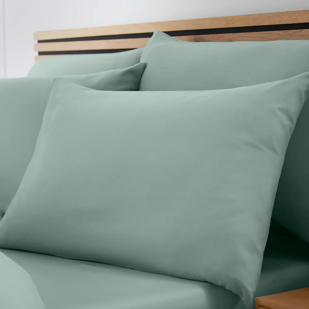 Catherine Lansfield So Soft Non-Iron Standard Pack of 4 Pillowcases in Green
