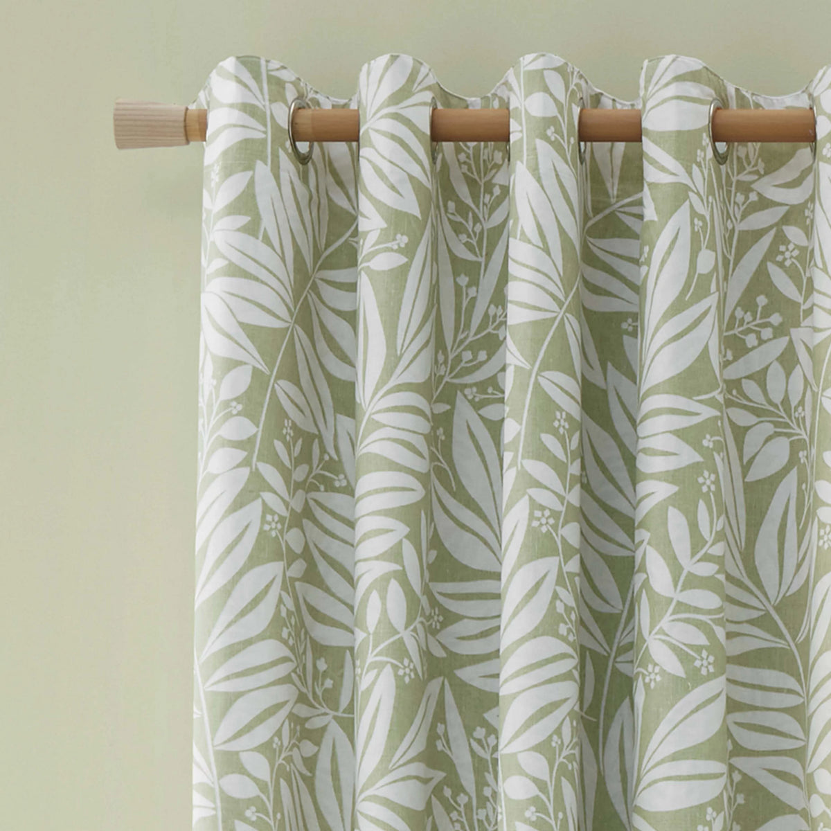 Catherine Lansfield Sorrel Leaf 66x90 Inch Fully Reversible Eyelet Curtains Green