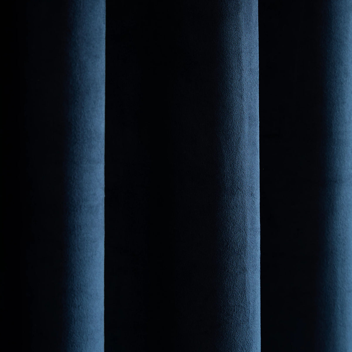 Catherine Lansfield Super Thermal Blackout Matt Velour Eyelet Curtains in Navy Blue
