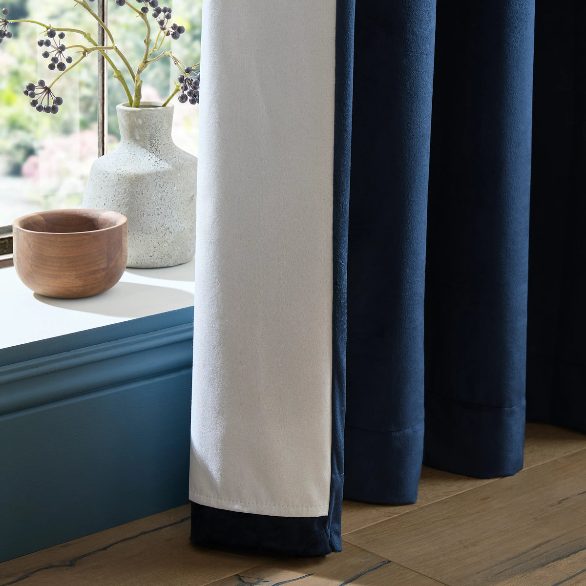 Catherine Lansfield Super Thermal Blackout Matt Velour Eyelet Curtains in Navy Blue