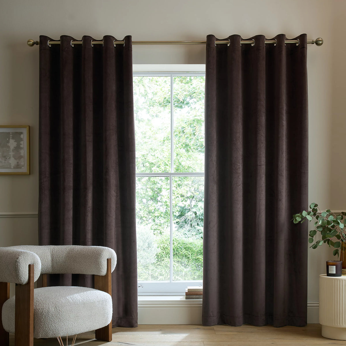 Catherine Lansfield Super Thermal Blackout Matt Velour Eyelet Curtains in Chocolate