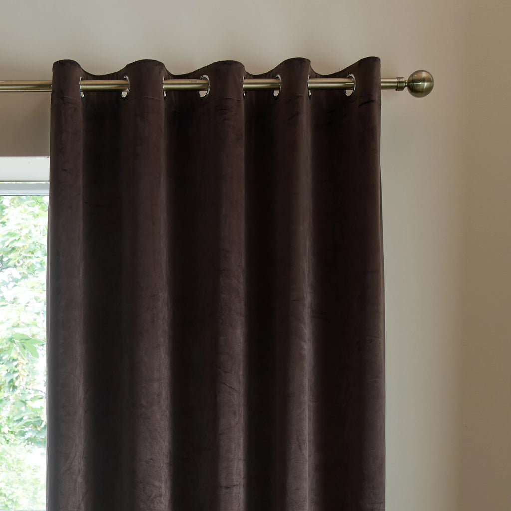 Catherine Lansfield Super Thermal Blackout Matt Velour Eyelet Curtains in Chocolate