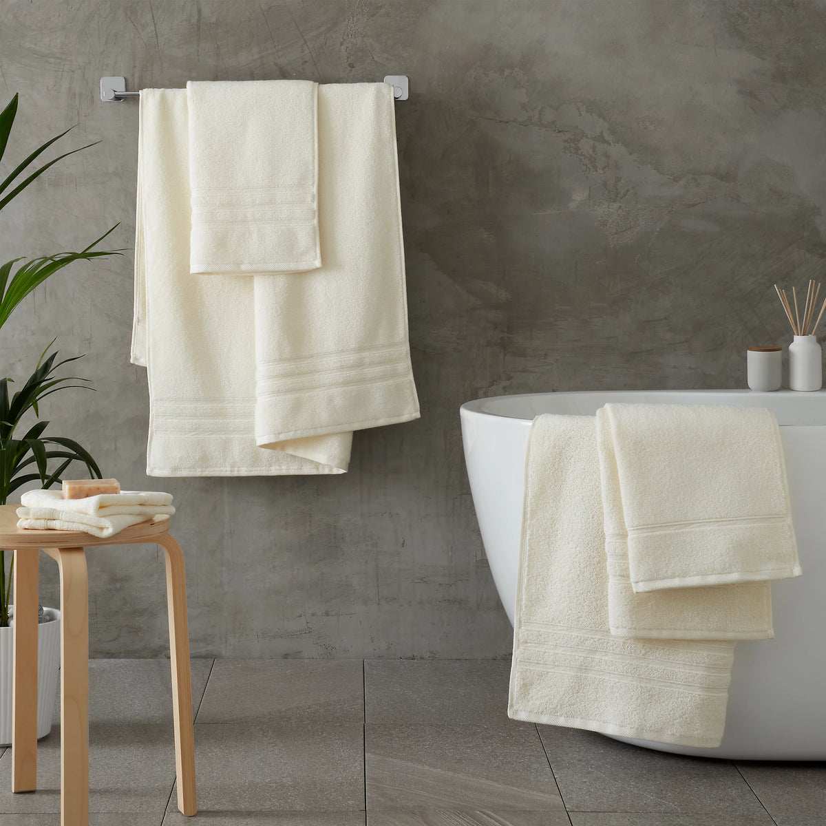 Catherine Lansfield Zero Twist 6 Piece Towel Bale Set Cream