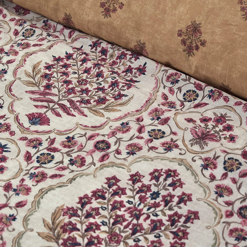 Close-up of the soft 100% cotton fabric on the Dreams & Drapes Ashmead duvet cover set.