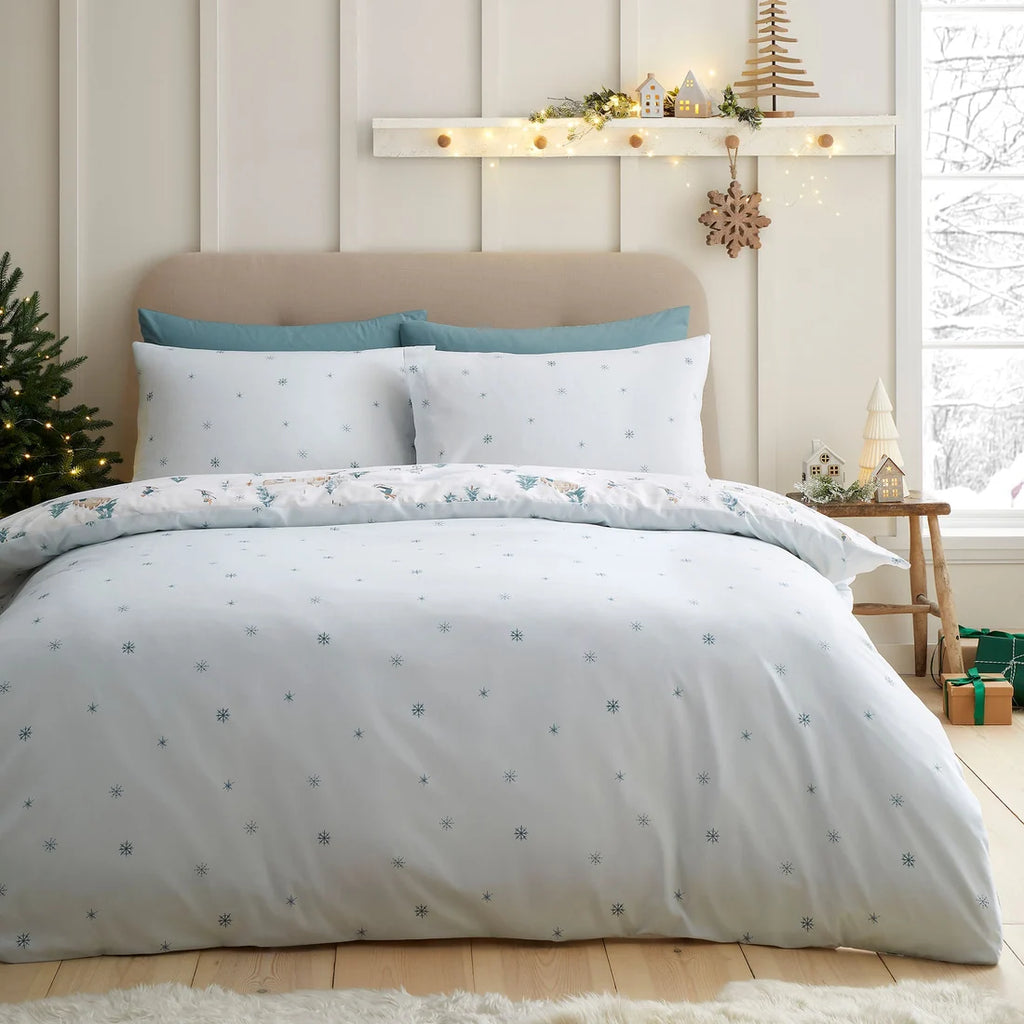 Snowflake reverse design on the Dreams & Drapes Ski Village duvet cover set.