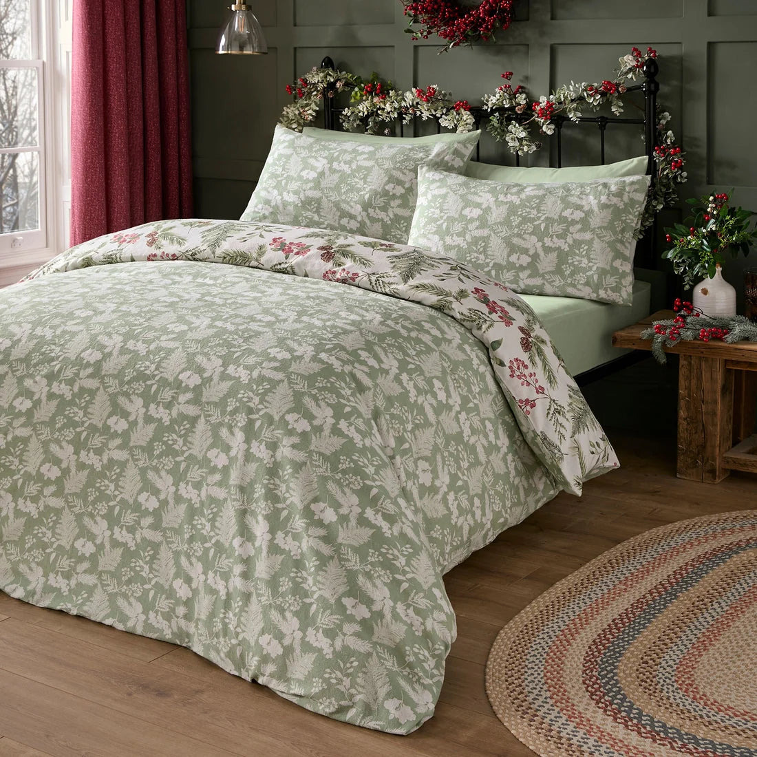Silhouette pattern reverse on the Dreams & Drapes Winter Sprigs duvet cover set.