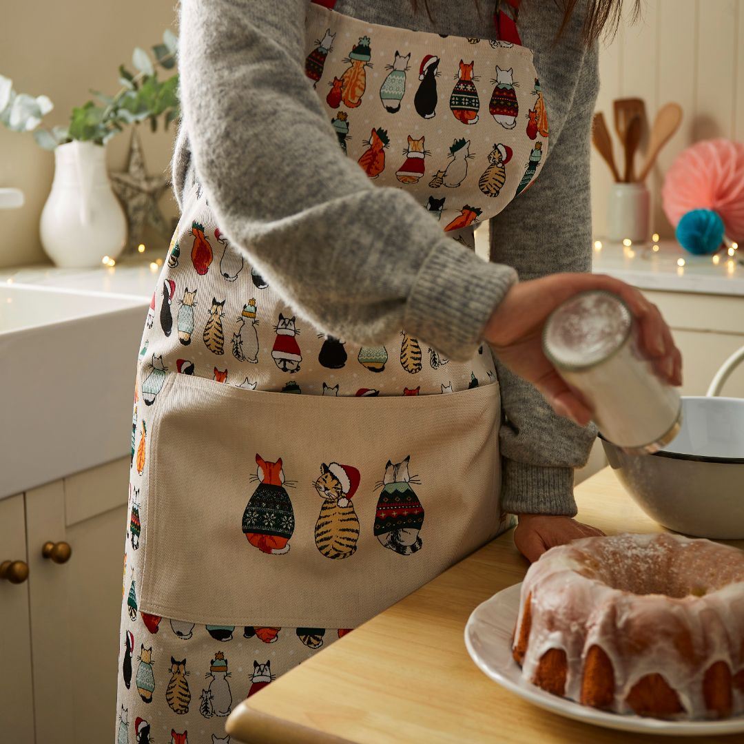 Ulster Weavers Christmas Cats in Waiting Cotton Apron in Red/Cream