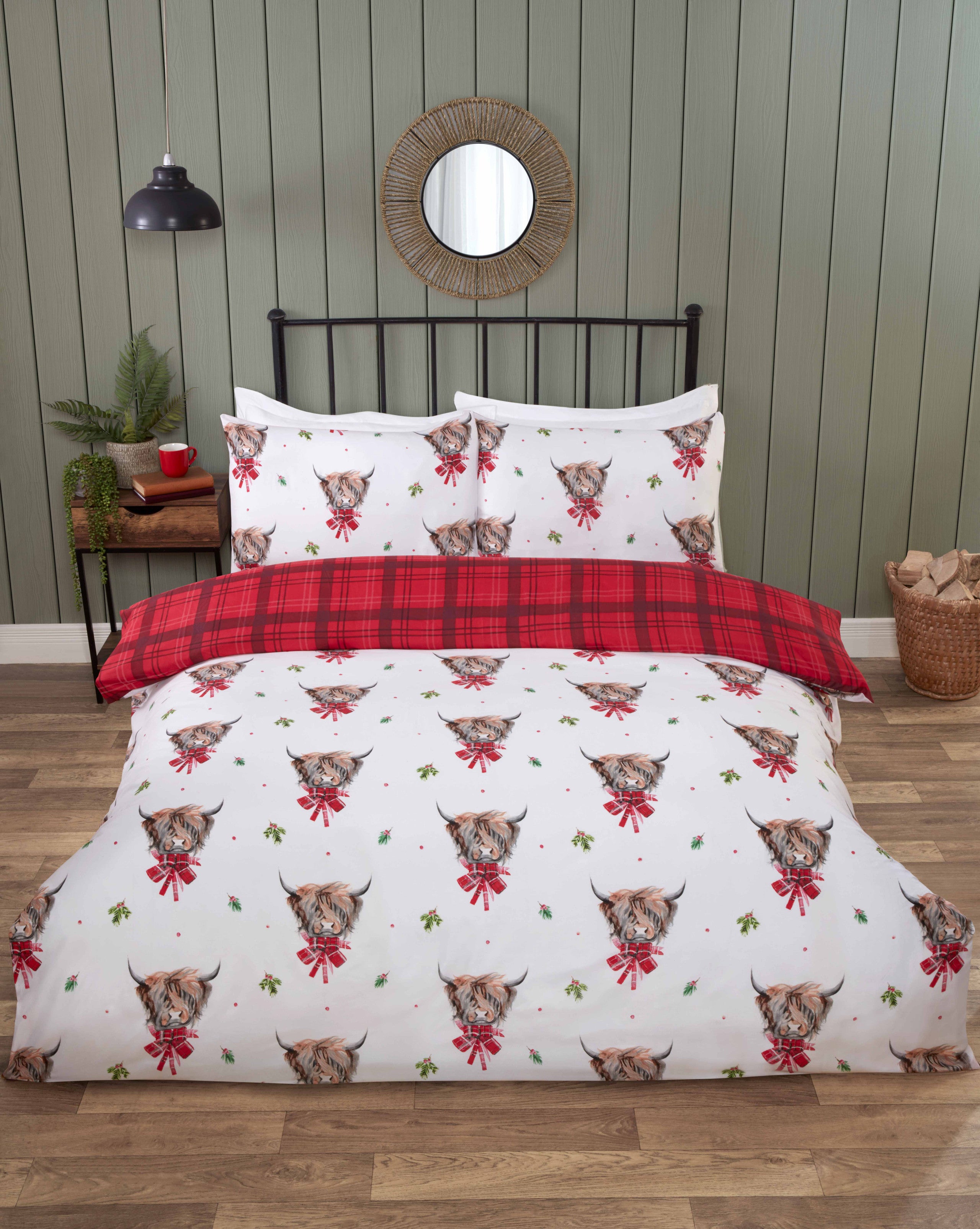 Fergus Highland Cow reversible microfibre duvet cover set with adorable Highland cow design.