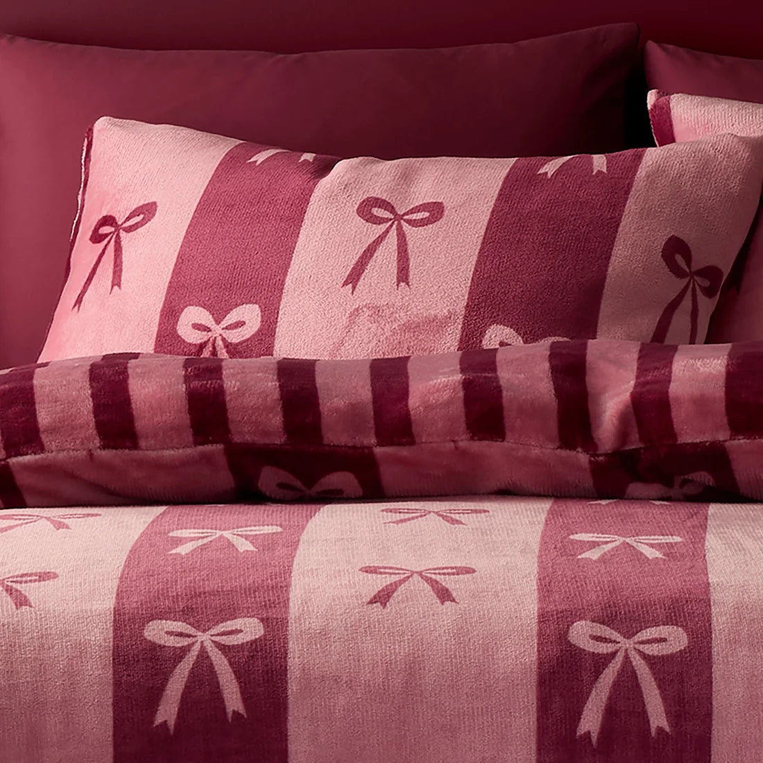 Close-up of the ribbon bow and striped design on the Fusion Bows duvet cover set.