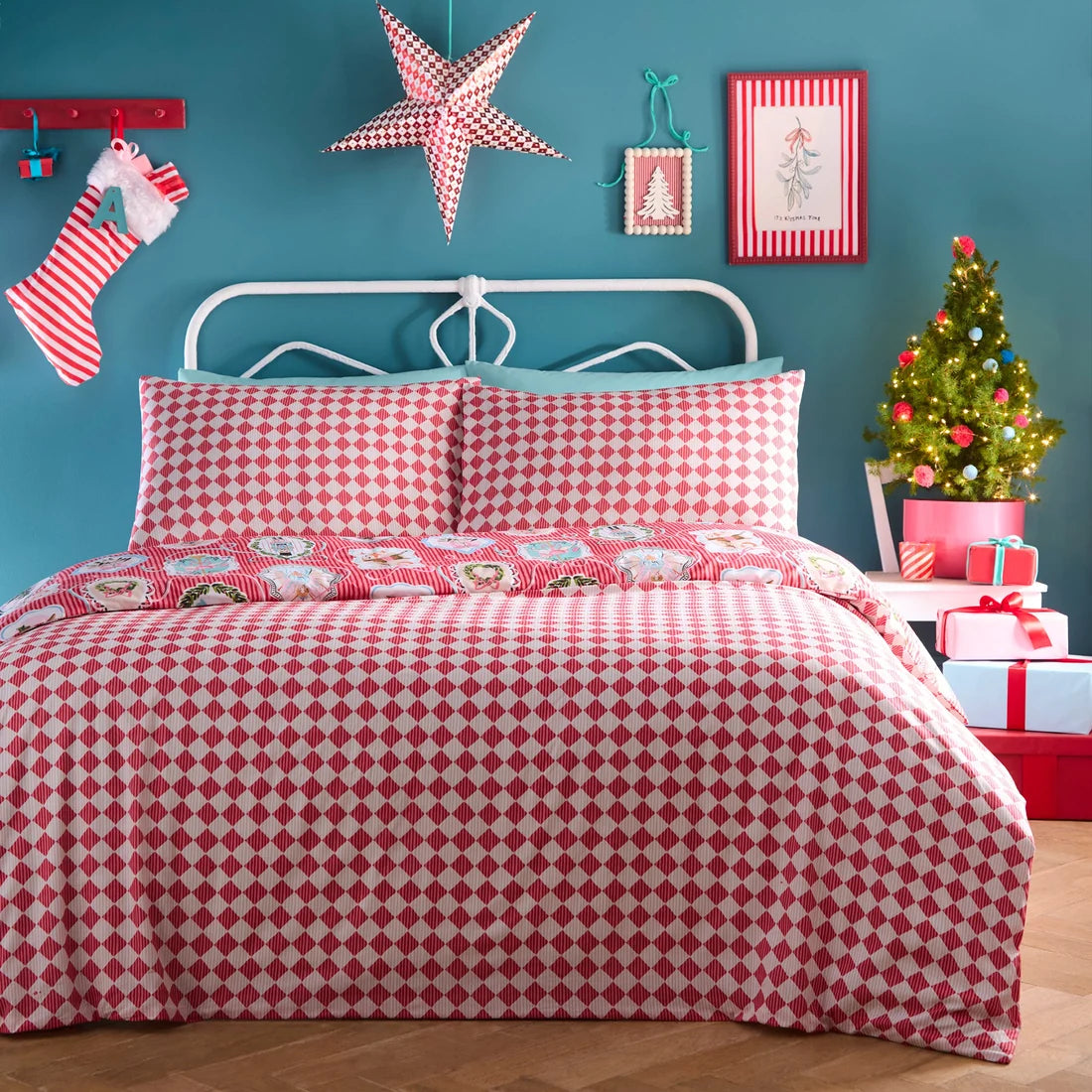 Checked seasonal reverse of the Fusion Christmas Vintage Frames duvet cover set in Red.