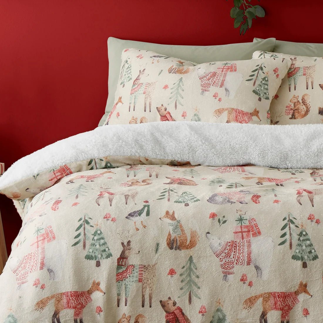 Close-up of the woodland animals exchanging Christmas gifts on the Fusion Christmas Woodland Animals duvet cover set.