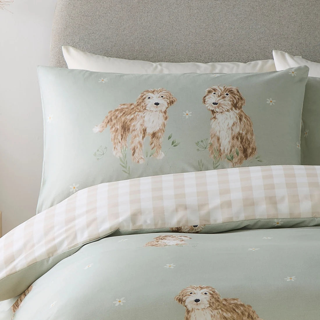 Close-up of the Cockapoo and daisy design on the Fusion Hattie the Cockapoo duvet cover set.