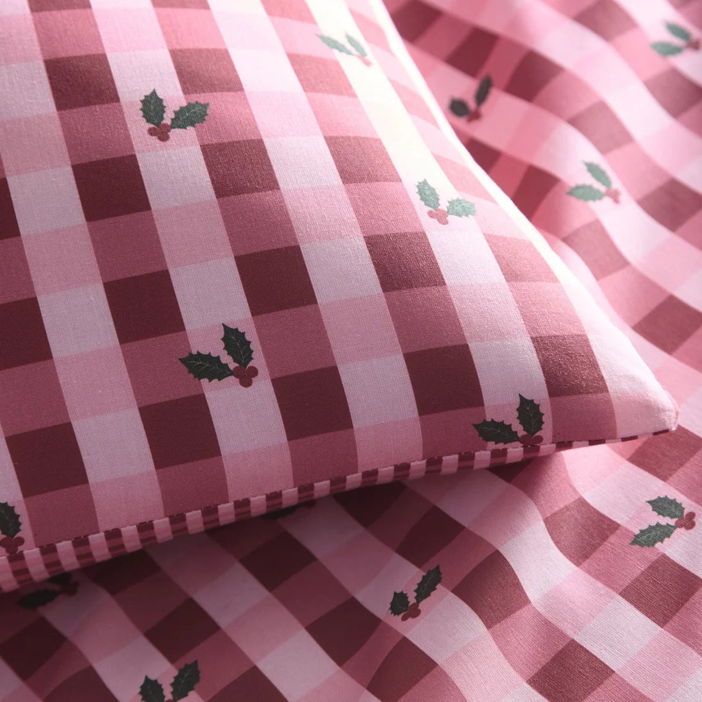 Close-up of the polycotton fabric on the Fusion Holly Gingham Christmas duvet cover set.