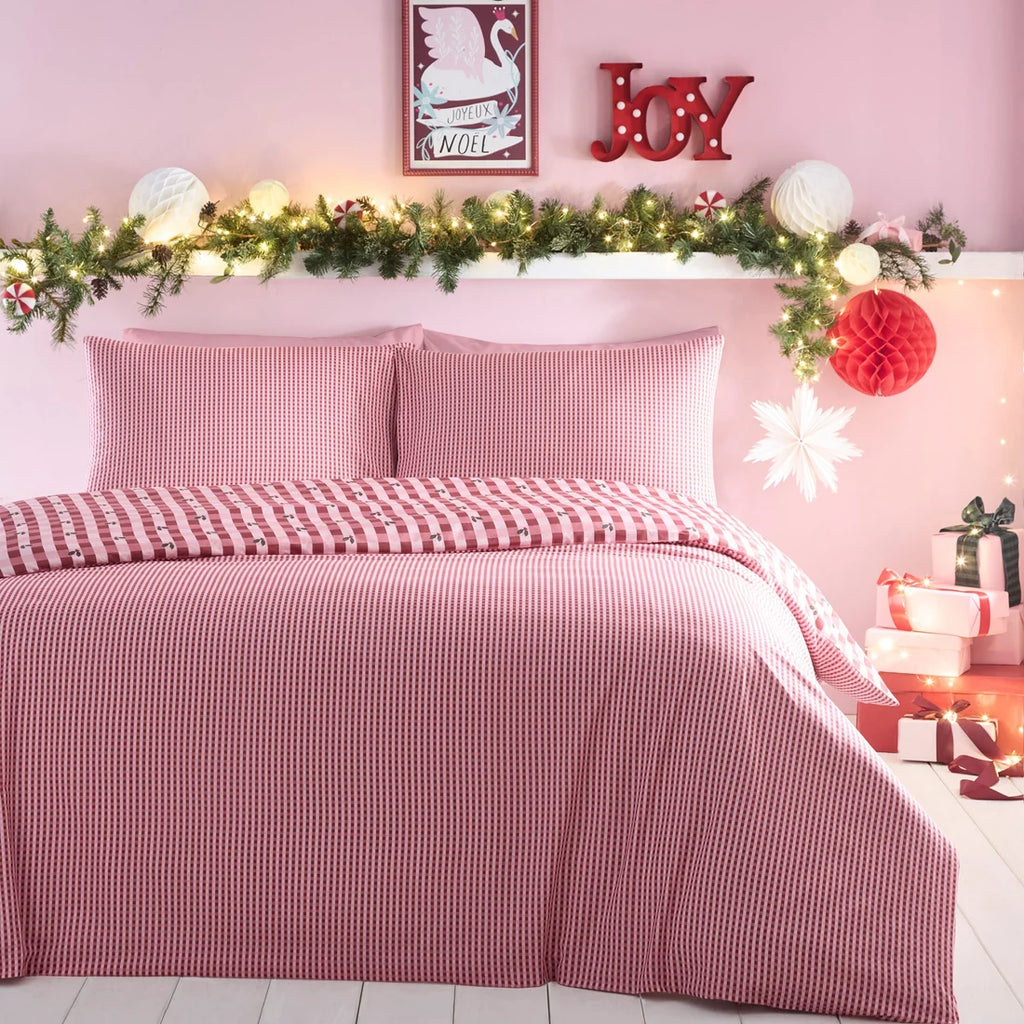 Fine gingham check reverse of the Fusion Holly Gingham Christmas duvet cover set in Red.