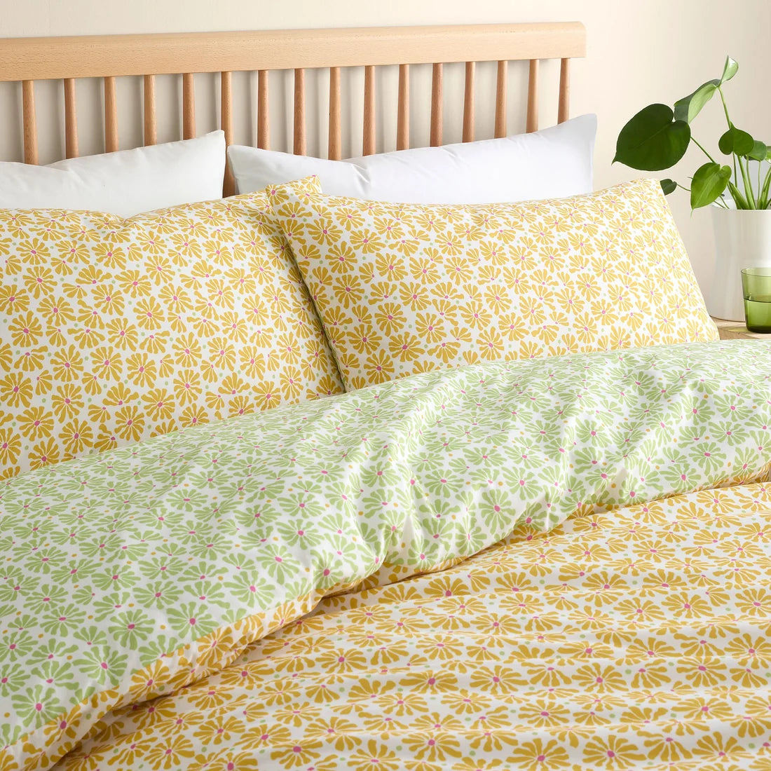 Close-up of the sunshine yellow daisy print on the Fusion Retro Daisy Floral duvet cover set.