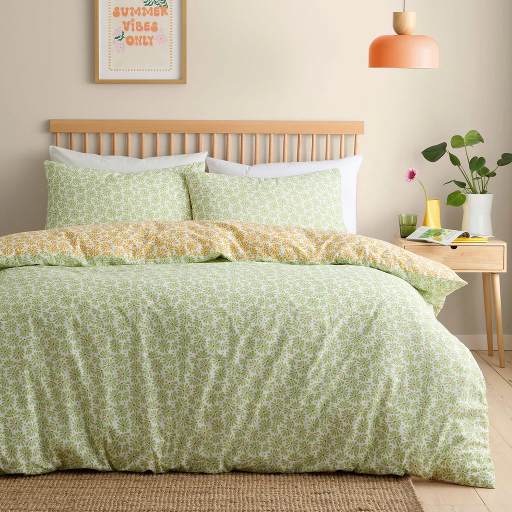 Mint green daisy reverse on the Fusion Retro Daisy Floral duvet cover set.