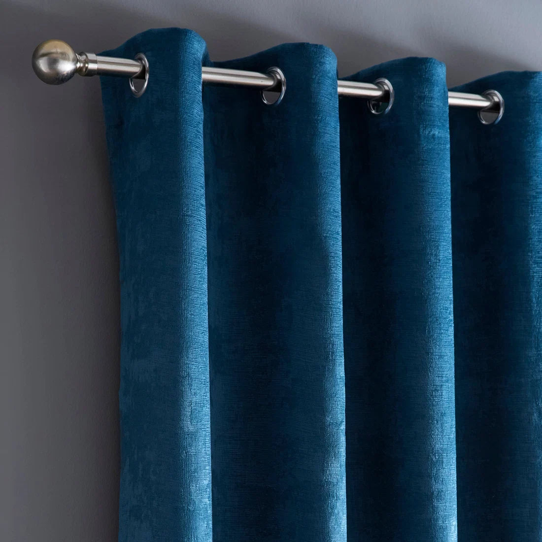 Close-up of the eyelet header on the Fusion Strata curtains.