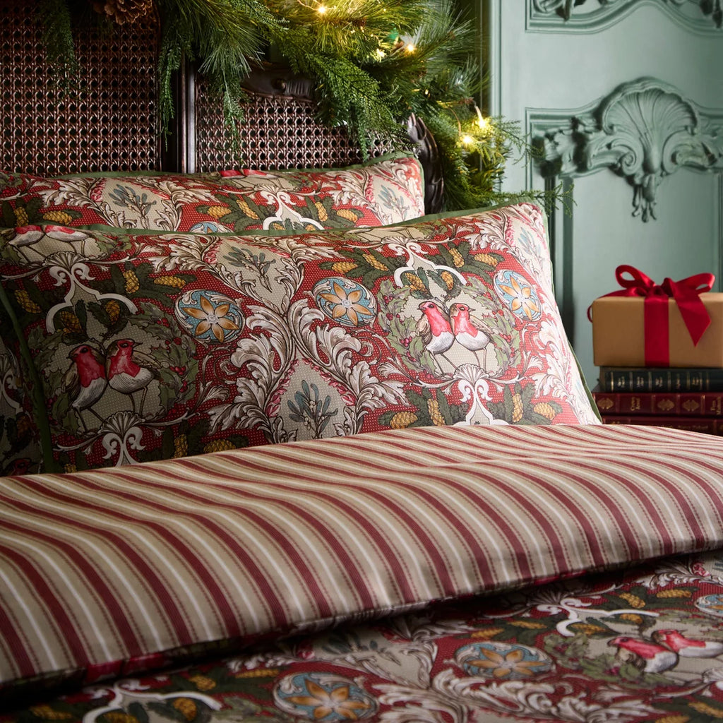 Close-up of the robin, wreath and festive foliage design on the Laurence Llewelyn-Bowen Festive Robin duvet cover set.