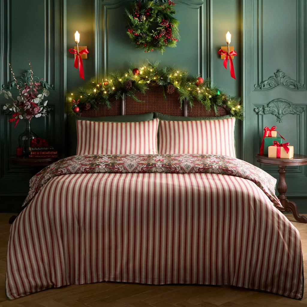 Striped reverse design on the Laurence Llewelyn-Bowen Festive Robin duvet cover set.
