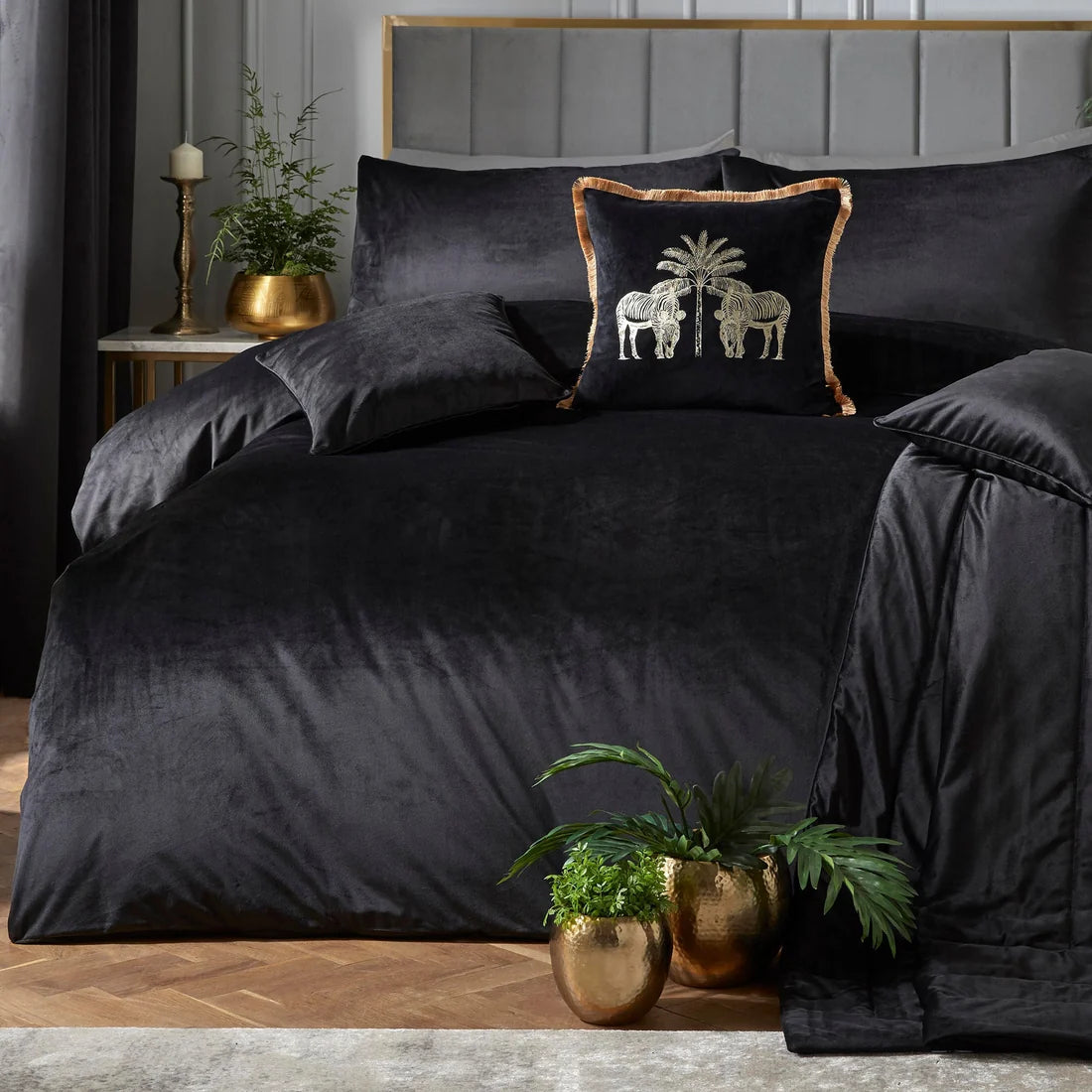 Laurence Llewelyn-Bowen Montrose Duvet Cover Set in Black
