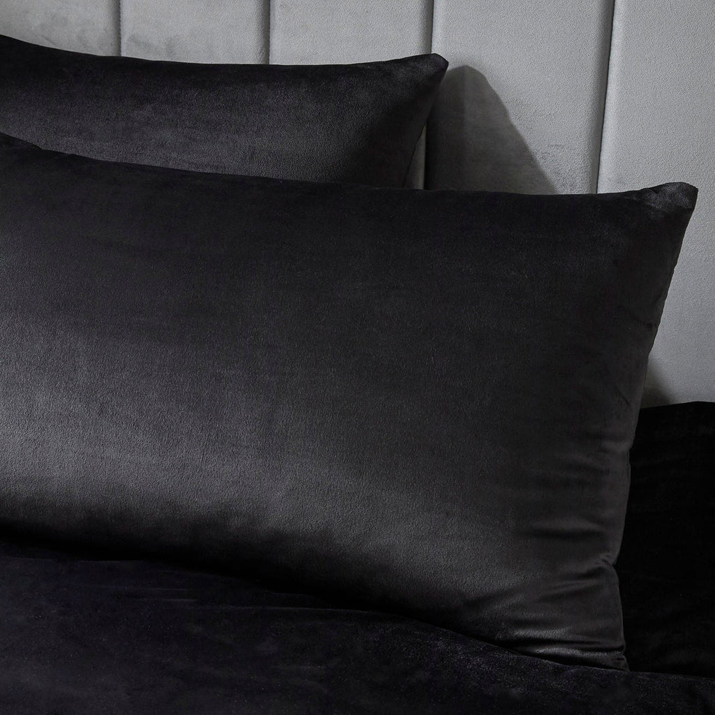 Laurence Llewelyn-Bowen Montrose Duvet Cover Set in Black