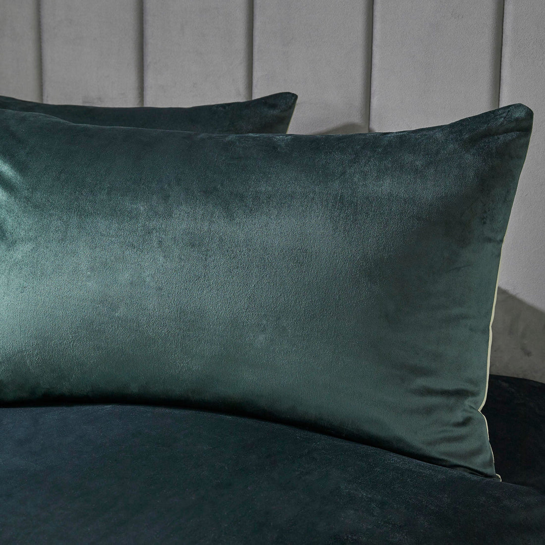 Laurence Llewelyn-Bowen Montrose Duvet Cover Set in Bottle Green