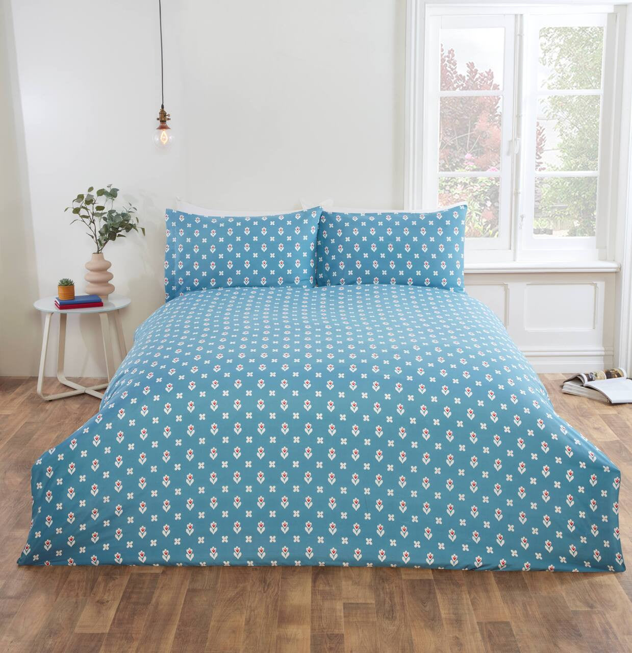 Reverse blue patterned design on the Olivia floral duvet cover set.